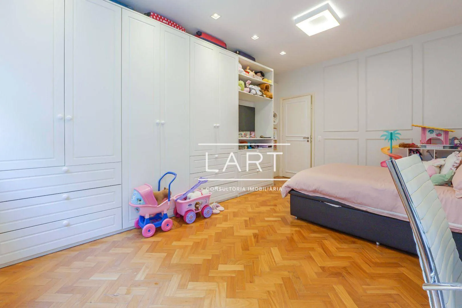 4-bedroom apartment with 453 m² and shared elevator — photo 22