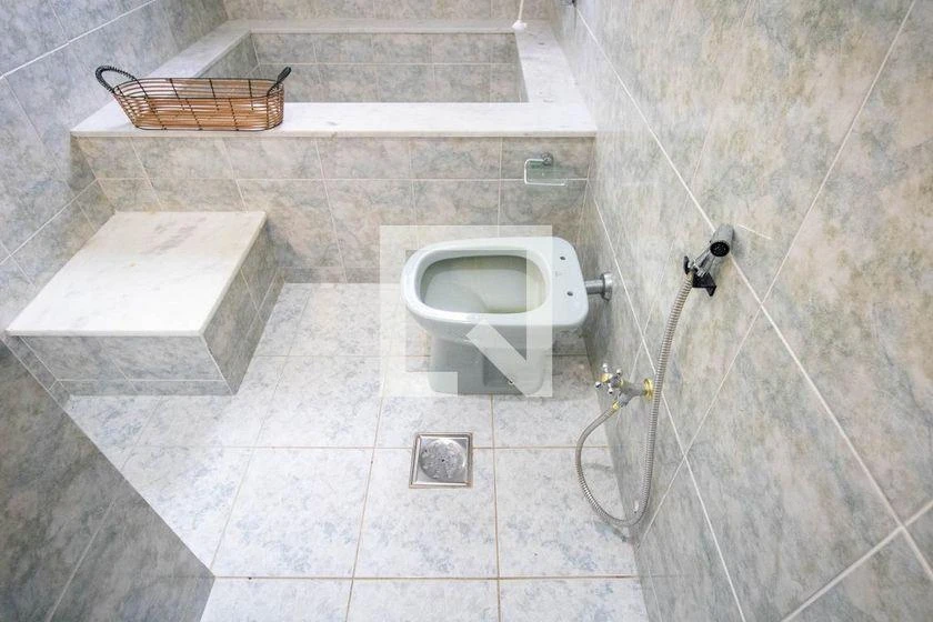 Furnished house with 4 bedrooms and 215 m² — photo 22