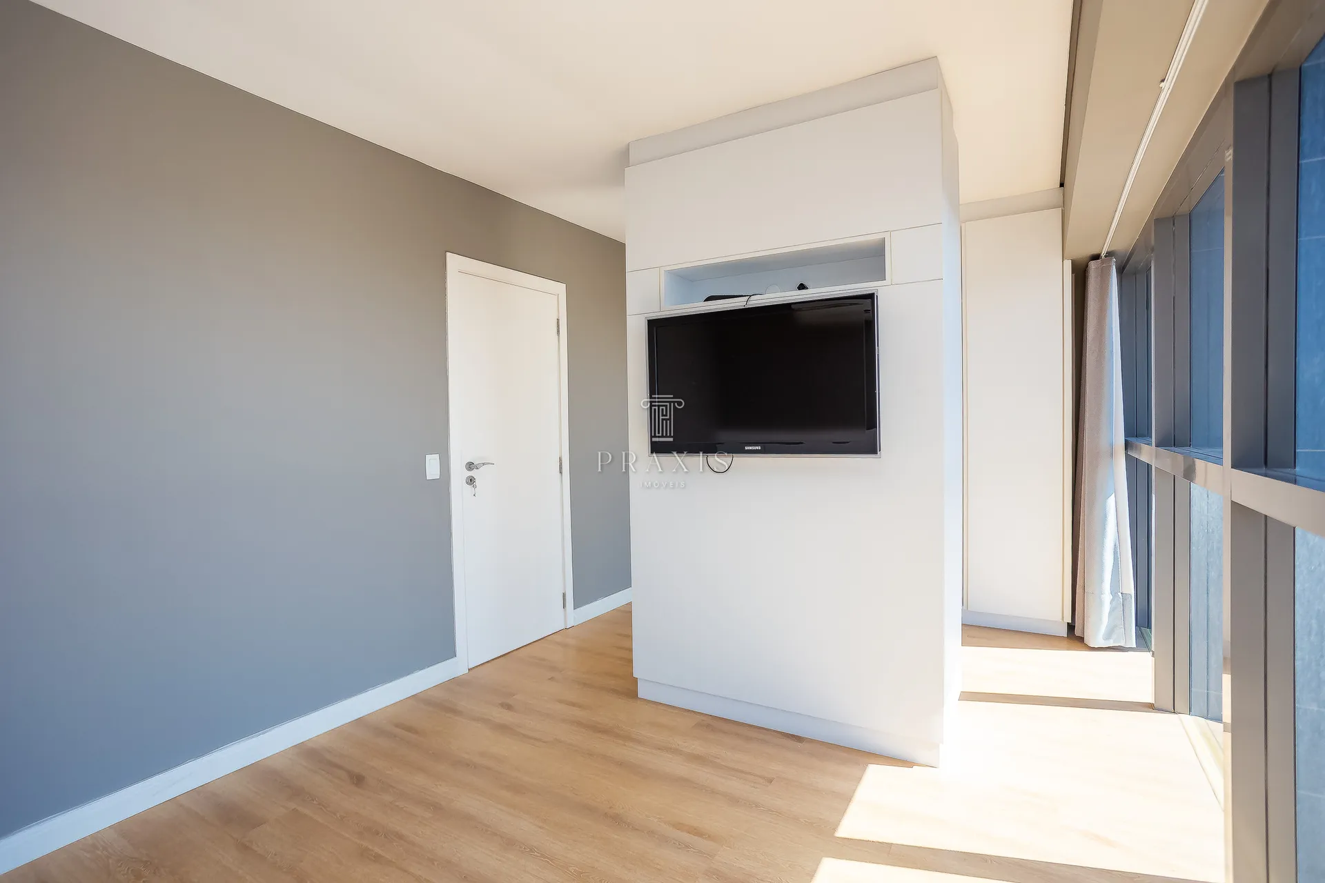 2-bedroom apartment with a home office — photo 39