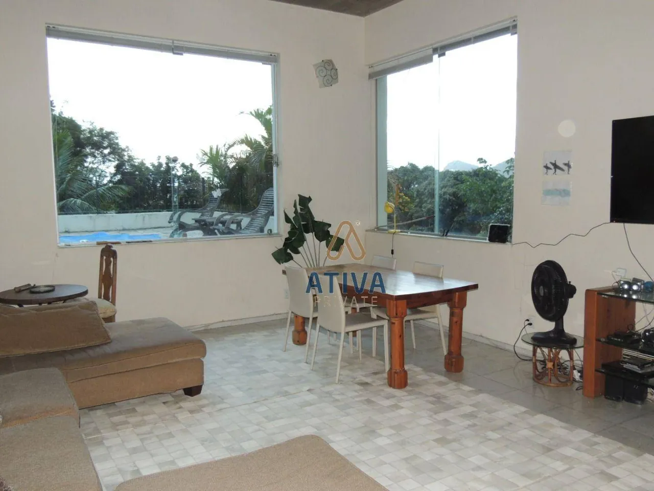 House with 4 bedrooms and 5 bathrooms plus a balcony grill — photo 4