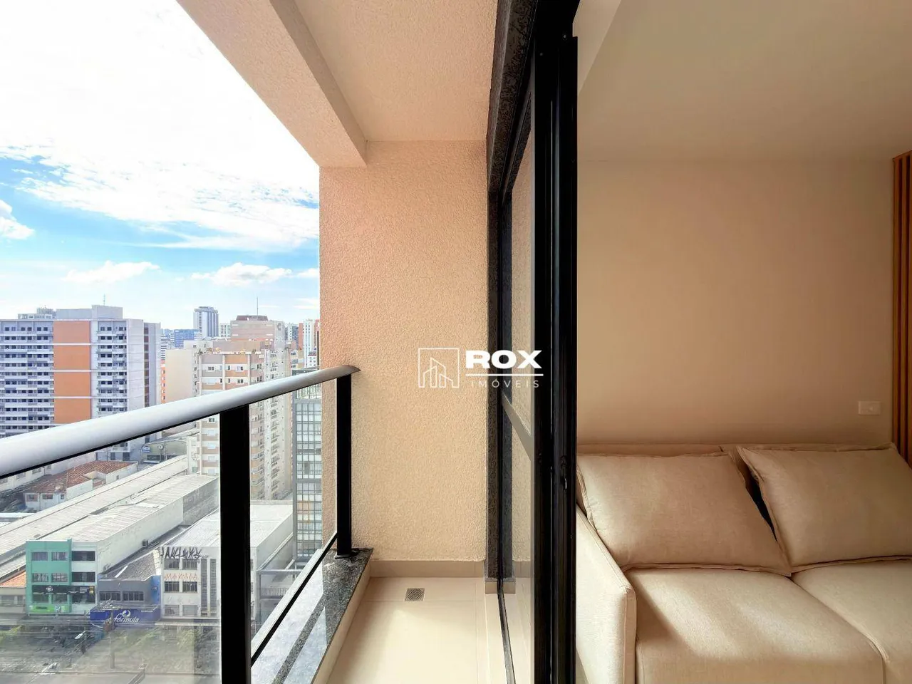 Furnished 1-bedroom apartment with a private BBQ — photo 2