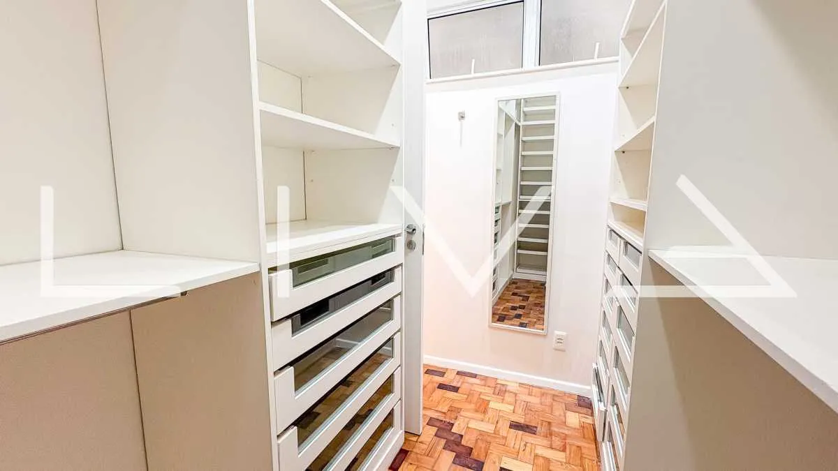 Гардеробная и 4 спальни: квартира 180 м² — photo 8