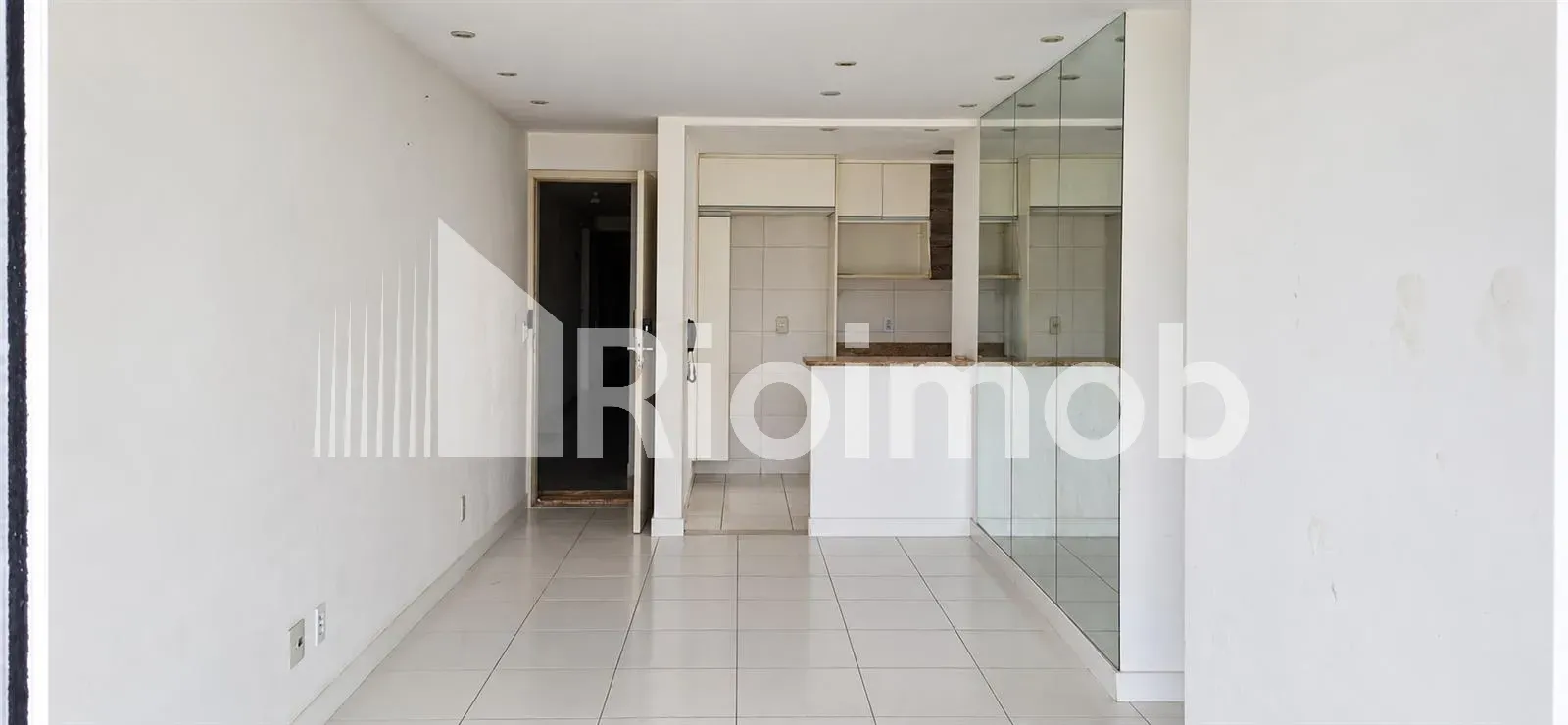 Floor-to-ceiling windows in a 3-bedroom apartment, 80 m²