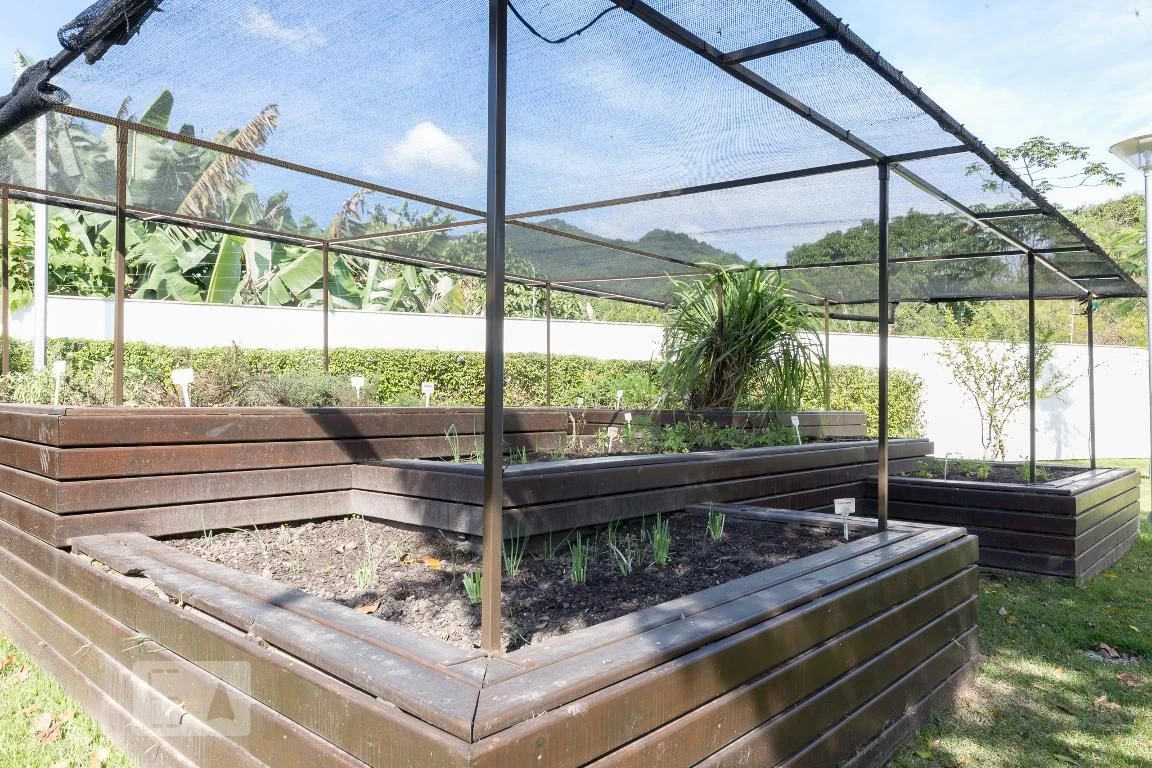 Glass-enclosed balcony in a 2-bedroom apartment, 189 m² — photo 17