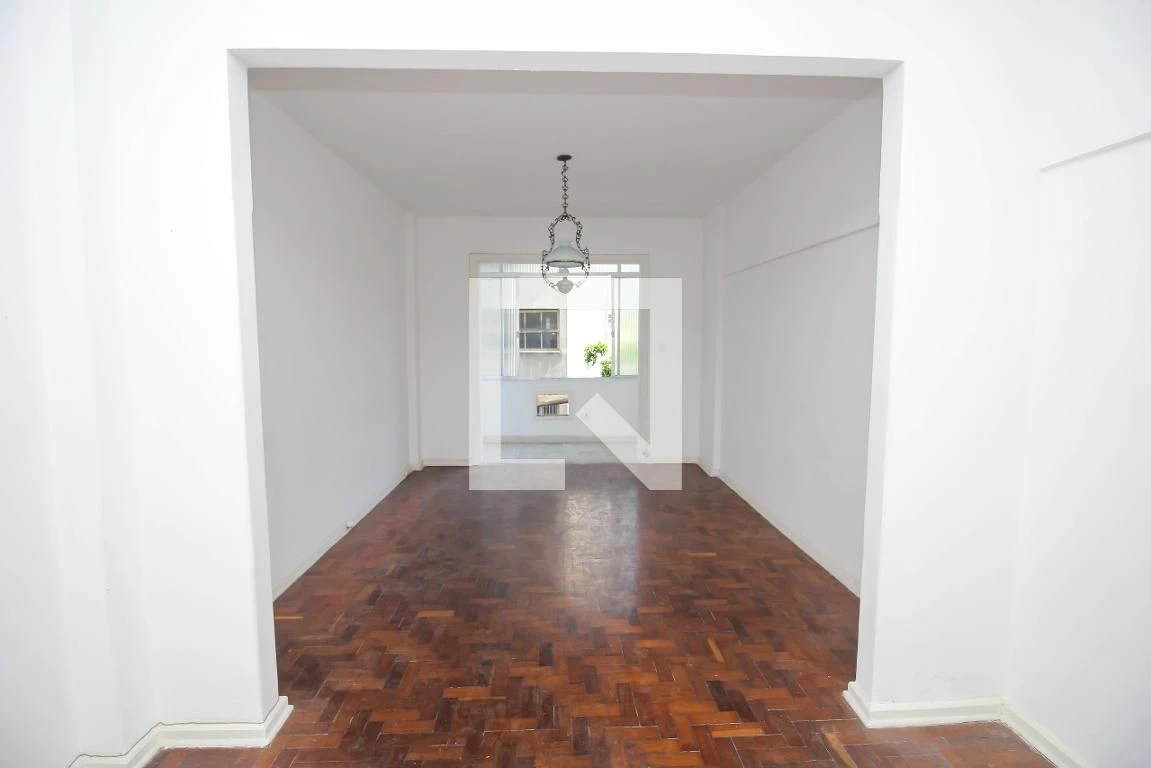Studio, 40 m², with wood or laminate floors — photo 11
