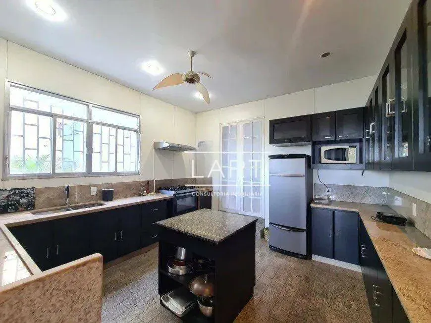 House with 5 bedrooms, 5 baths and separate kitchen — photo 29