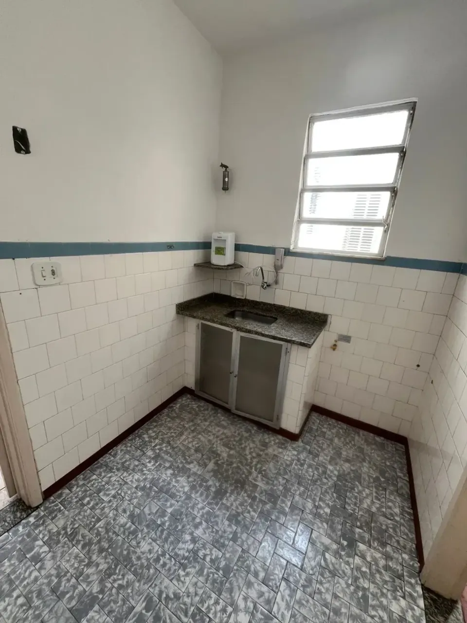 2-bedroom apartment with a glass-enclosed shower — photo 6