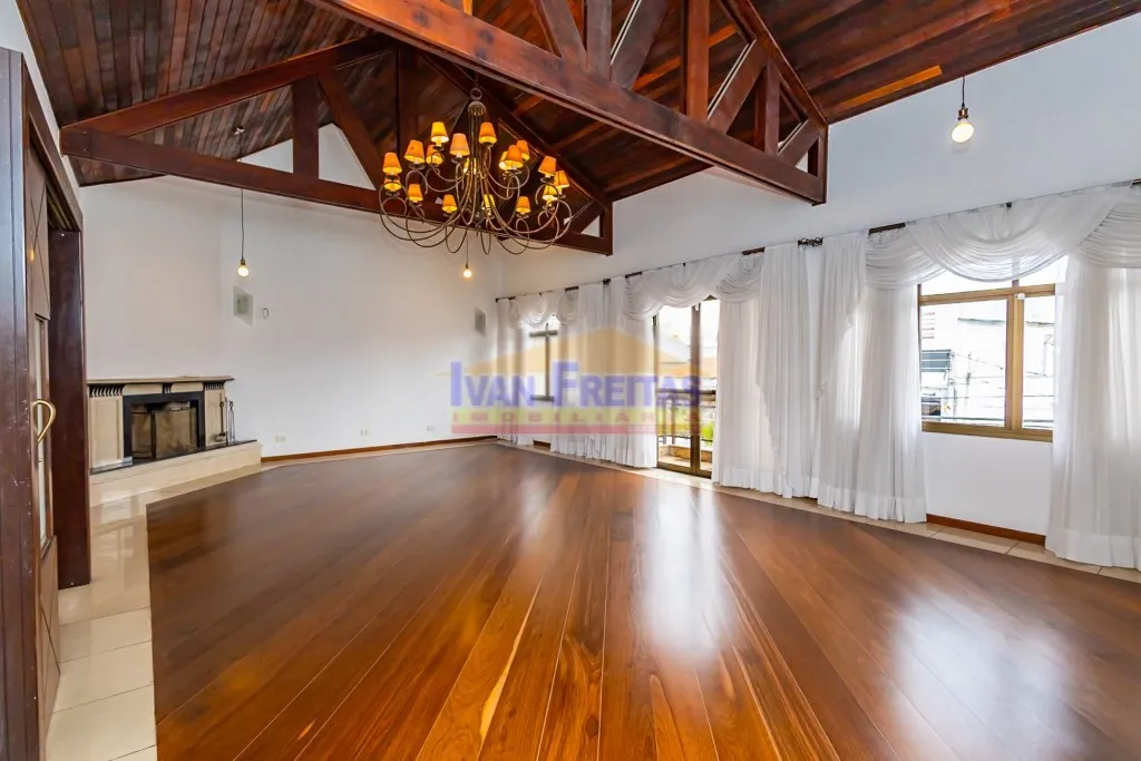 House with 5 bedrooms and balcony, plus 5 parking spots — photo 4