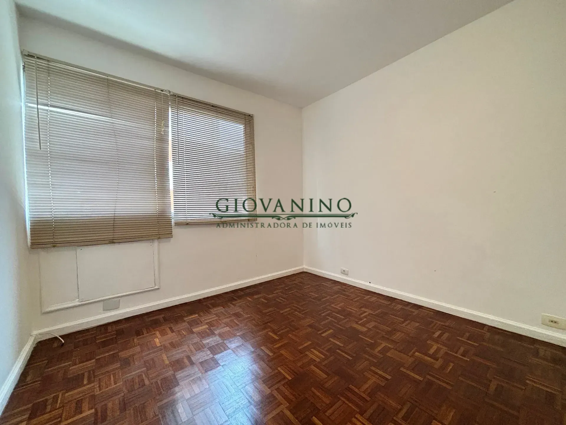 Apartamento de 4 quartos com piso de madeira ou laminado — photo 15