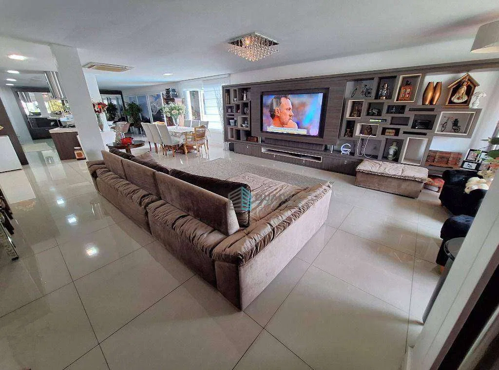 5-bedroom house with a private pool in Florianópolis