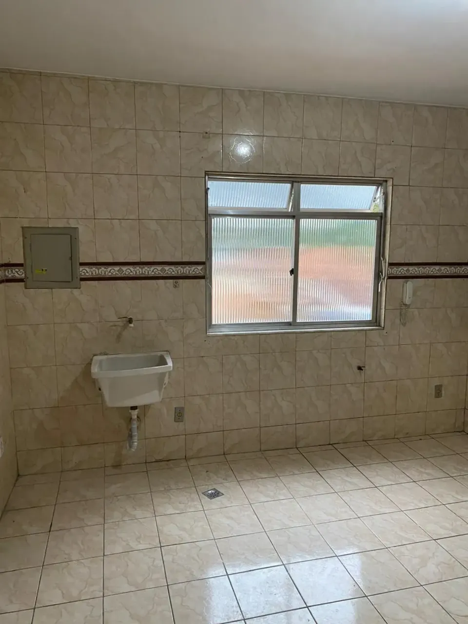 Apartamento sem vaga, 2 quartos e banheiro com box de vidro