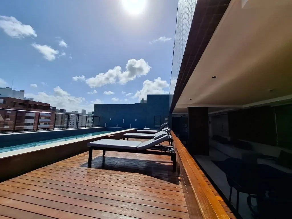 Furnished 2-bedroom apartment with suite and balcony — photo 22