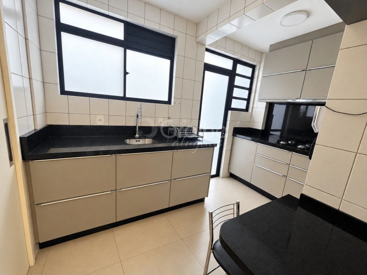 Apartamento com piso de madeira ou laminado, Centro — photo 4