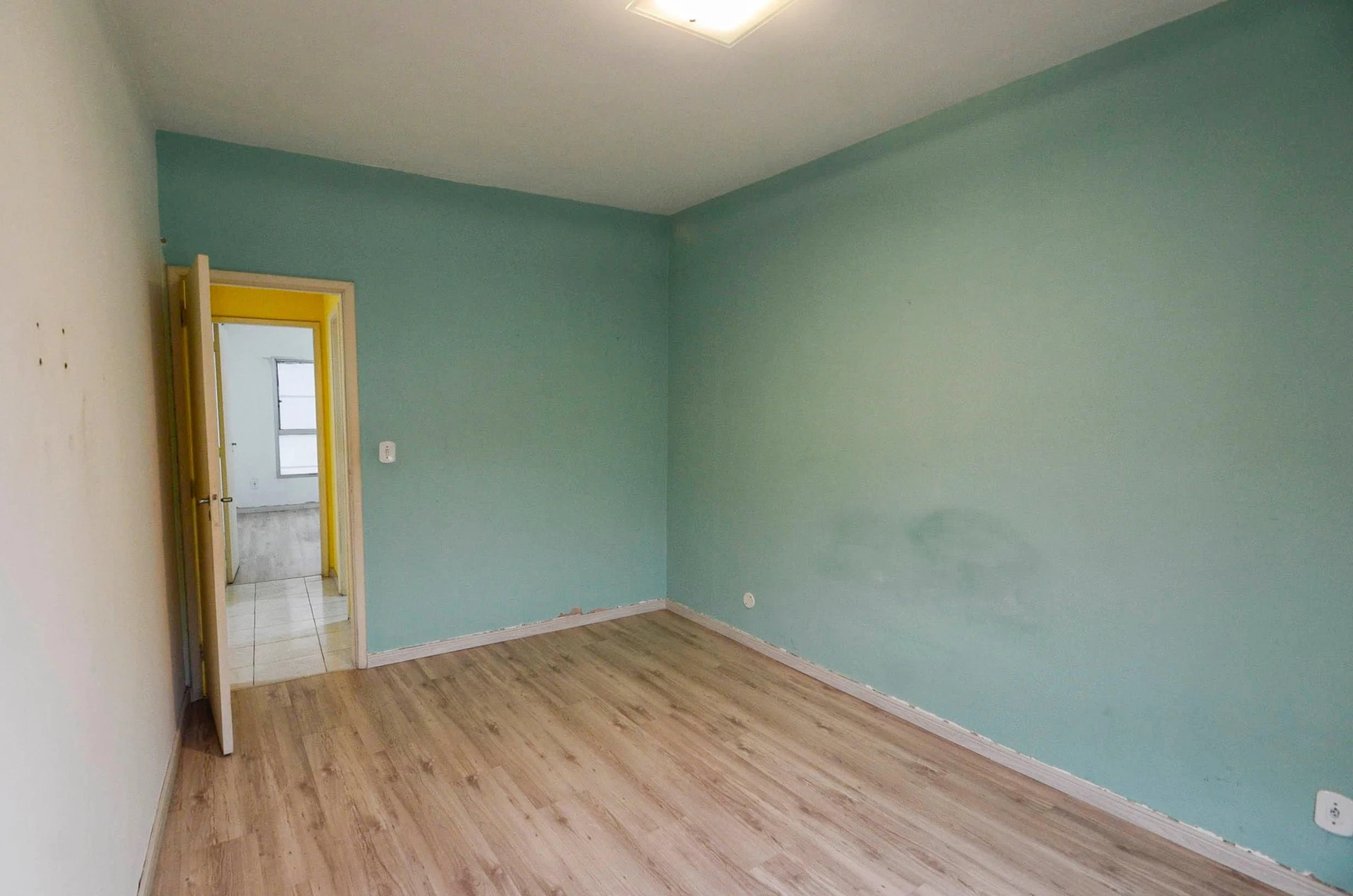 Unfurnished apartment with 2 bedrooms and a balcony — photo 42