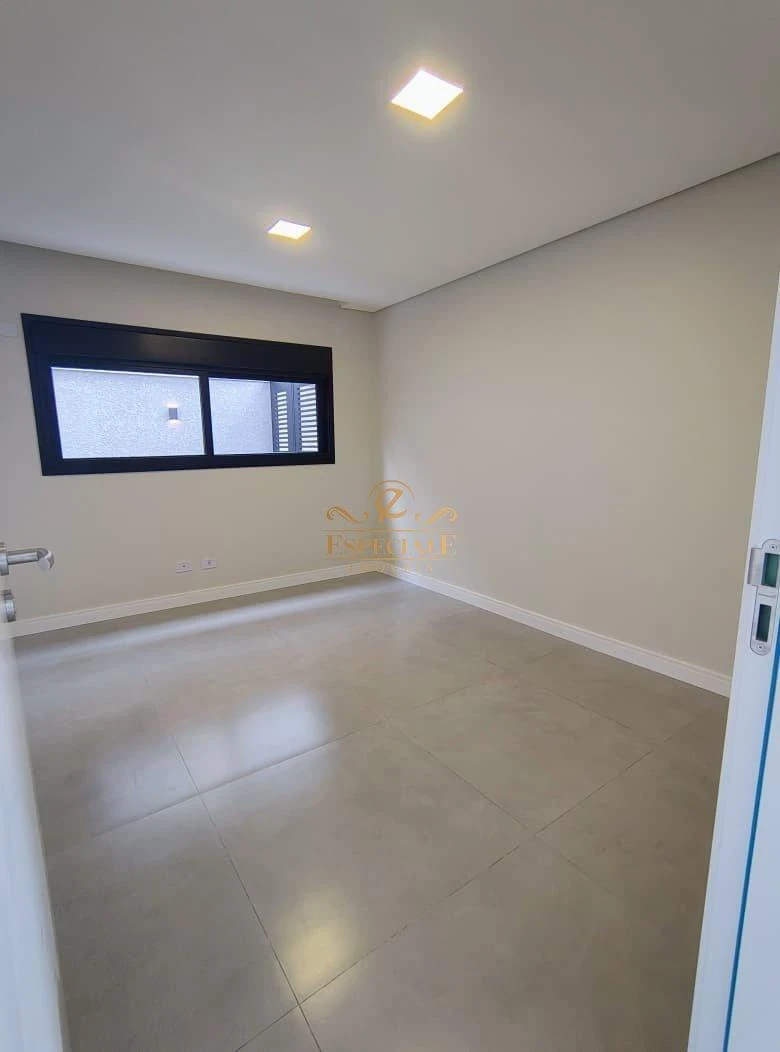 4-bedroom house with floor-to-ceiling windows — photo 19