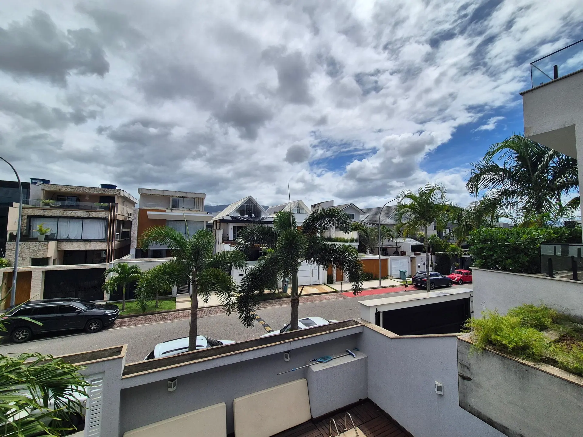 5-bedroom house with floor-to-ceiling windows — photo 46