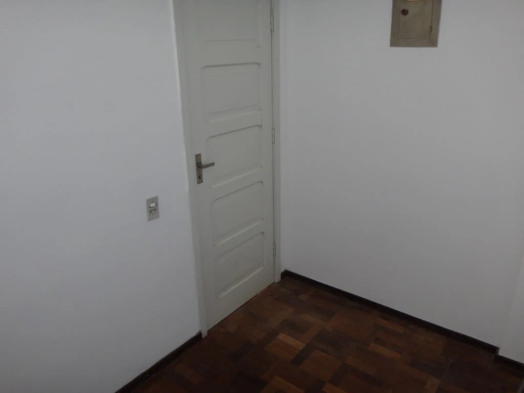 3-bedroom apartment with a bathtub in Curitiba — photo 23