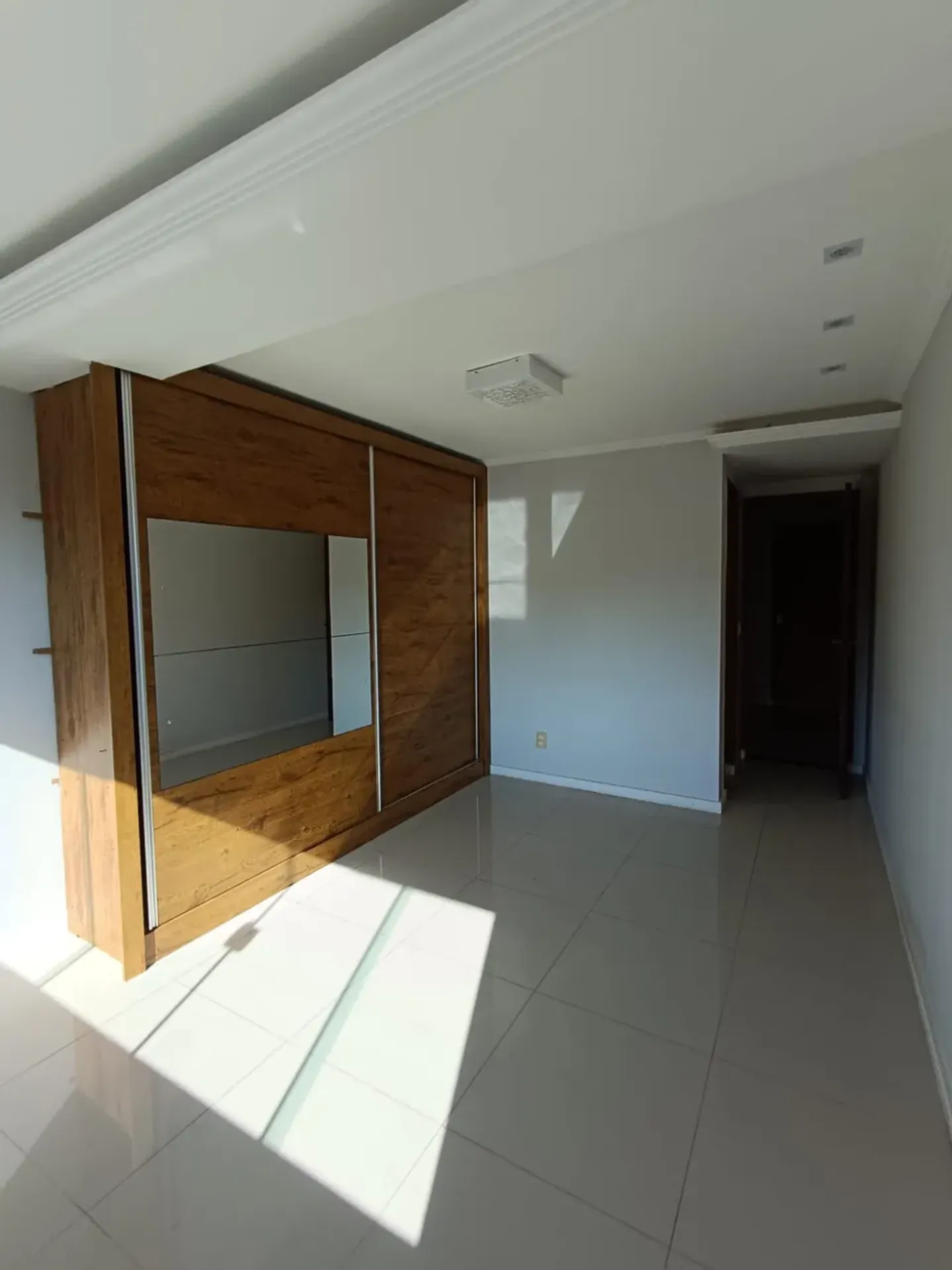 House with 4 bedrooms and 5 bathrooms — photo 13