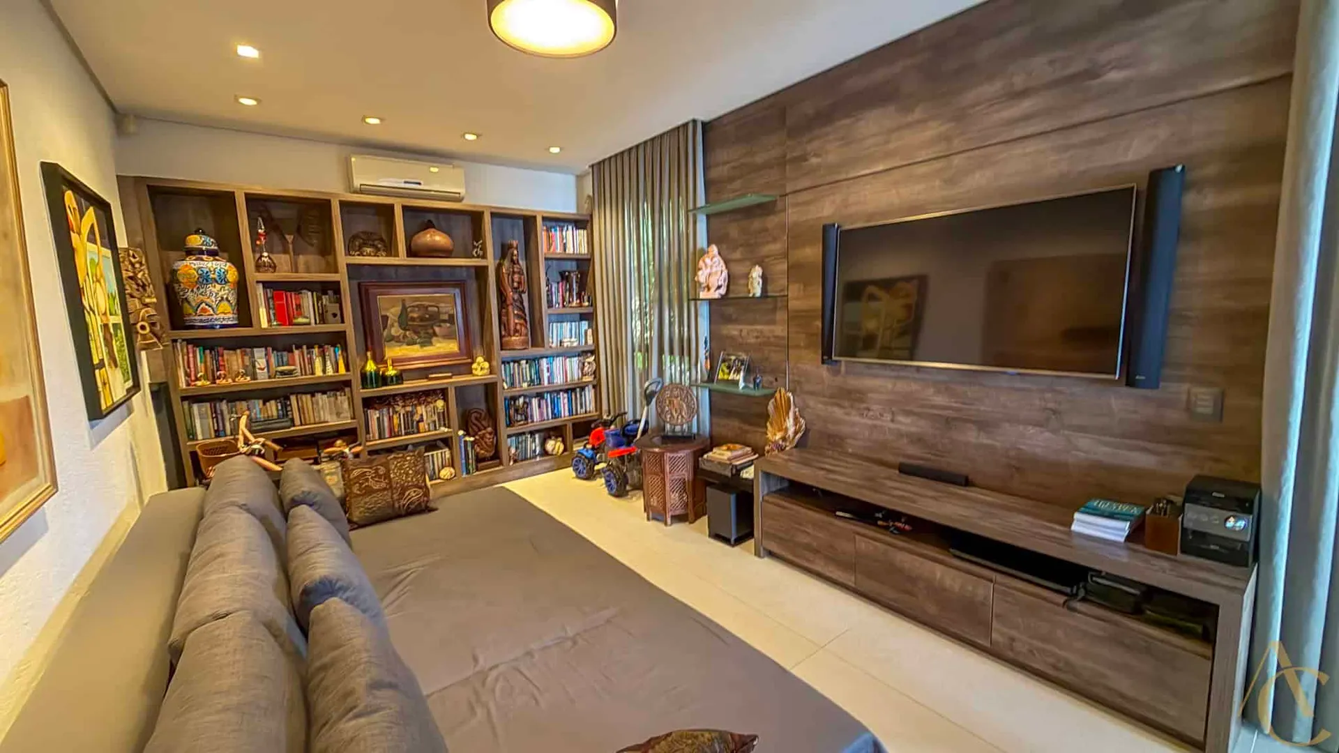 Furnished house, 689 m², with a grill on the balcony — photo 37