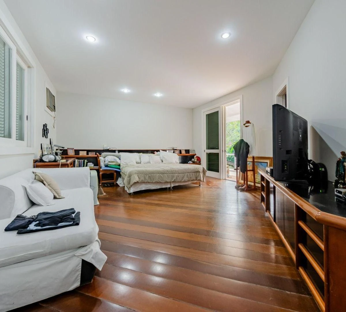 Furnished house with 6 bedrooms and 690 m² — photo 39