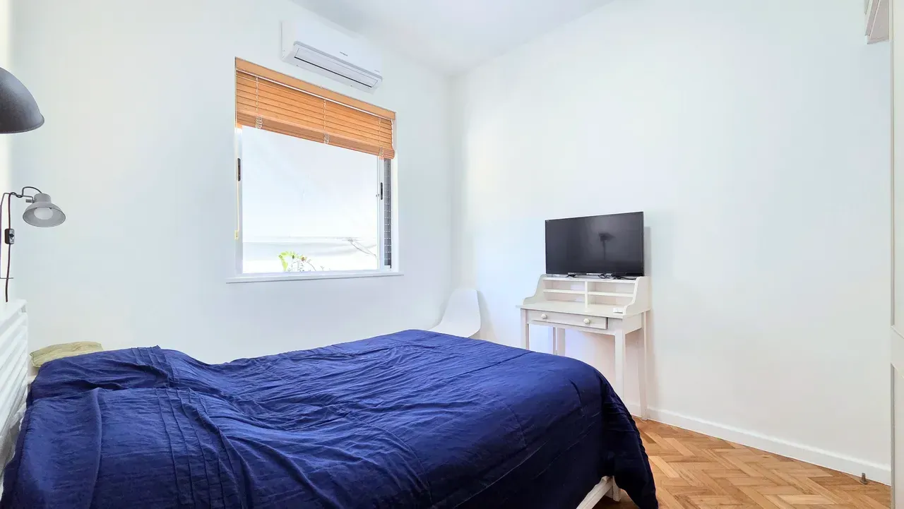 Furnished 3-bedroom apartment with open-plan gas kitchen — photo 14