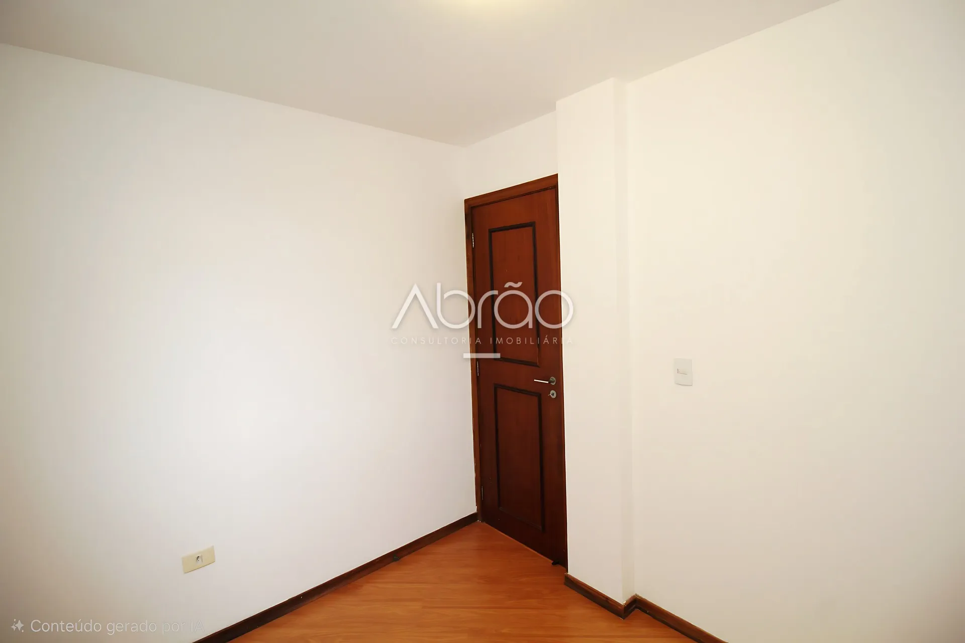 Apartamento con 3 dormitorios y balcón con parrilla — photo 4