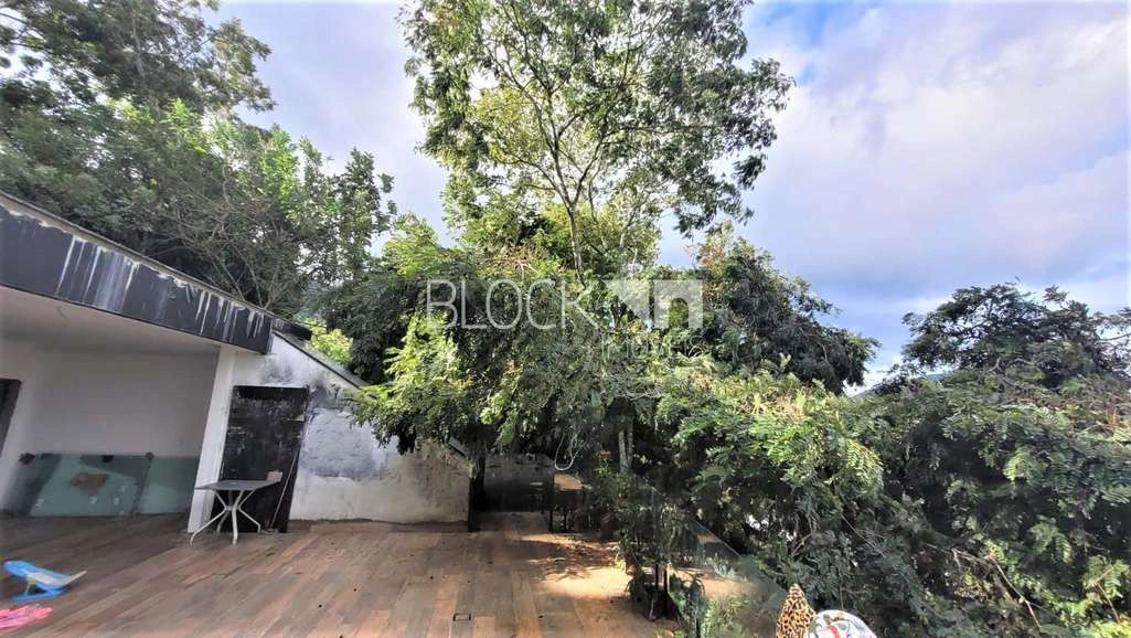Large house with 4 bedrooms and 2 en-suite, glass balcony — photo 4