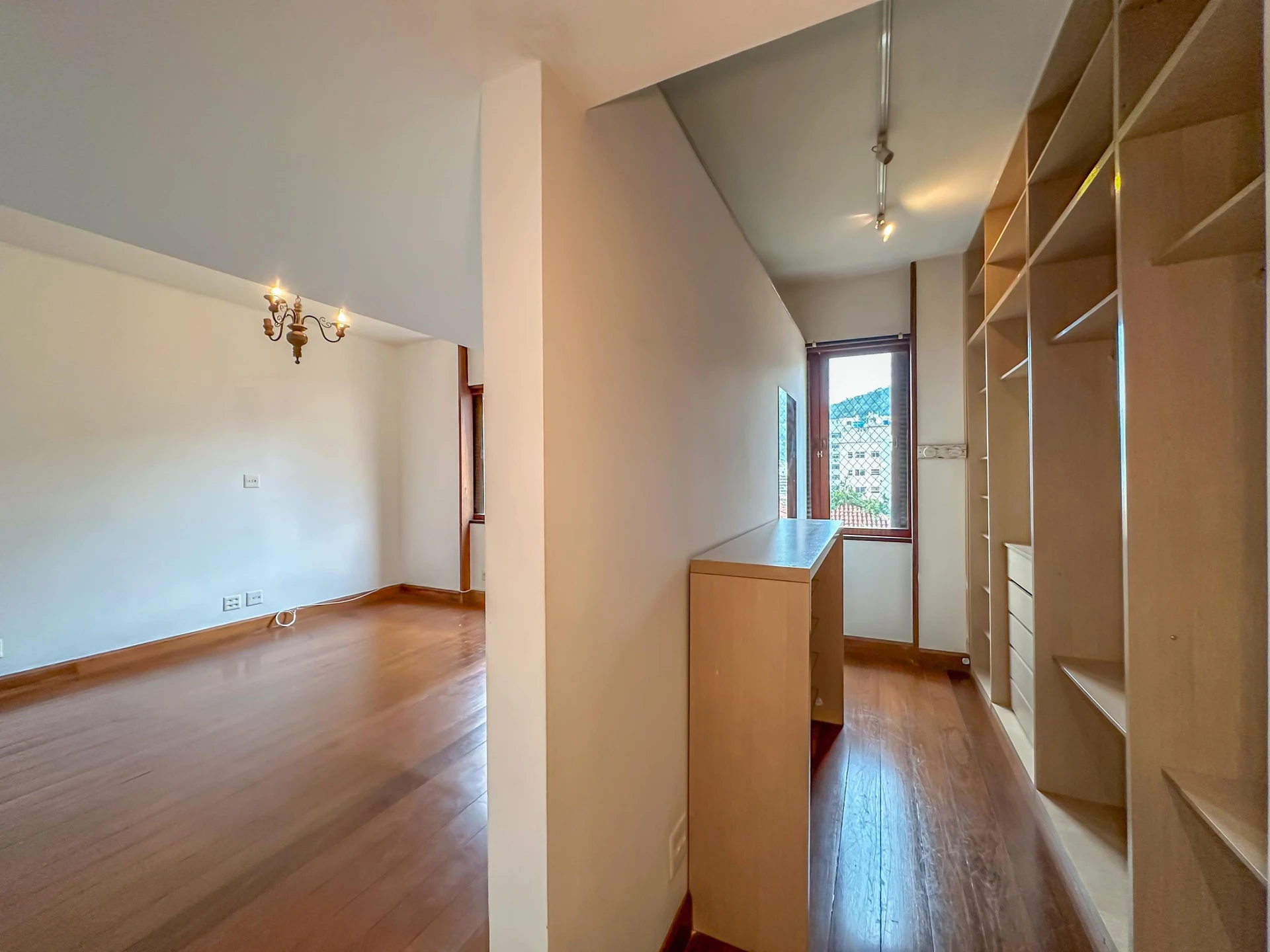Apartment, 275 m², with a glass-enclosed balcony — photo 79