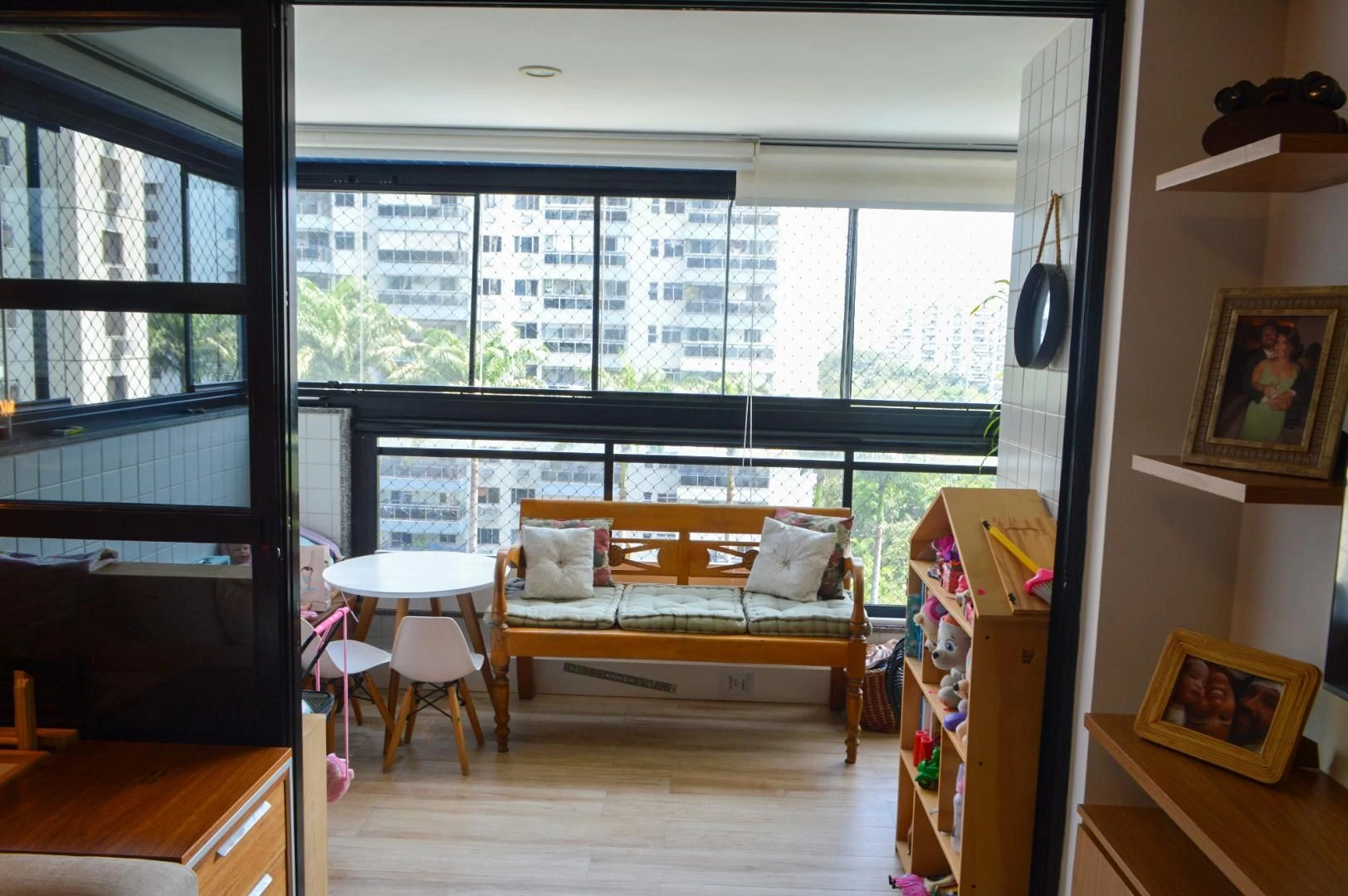 Glass-enclosed balcony in a 3-bedroom apartment, 85 m² — photo 6