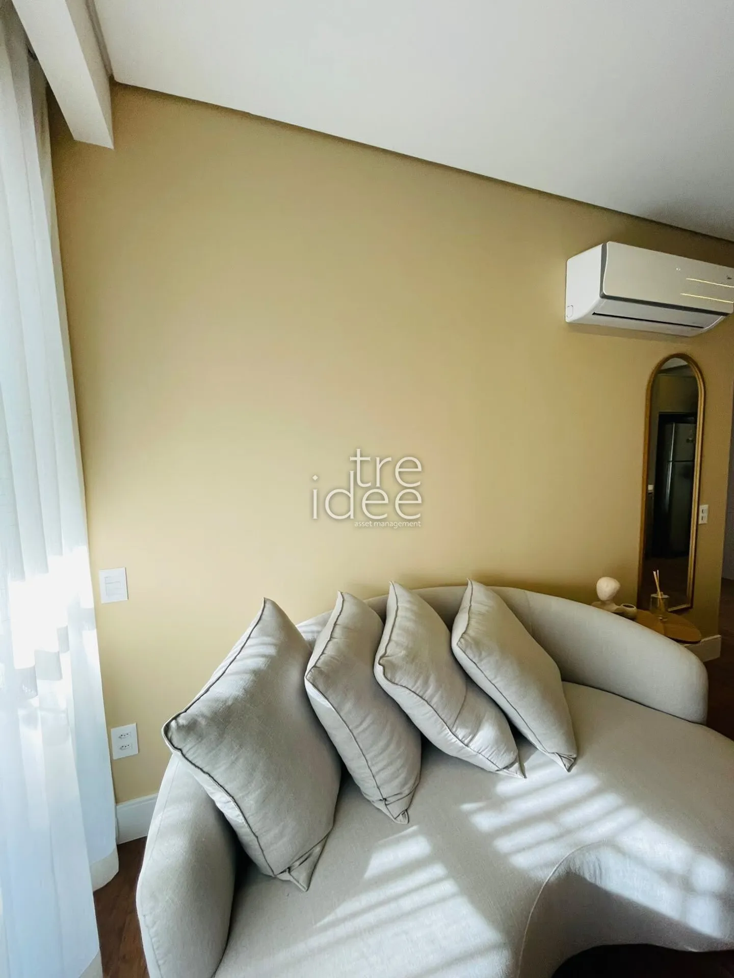 Furnished 1-bedroom apartment with an open-plan kitchen — photo 9