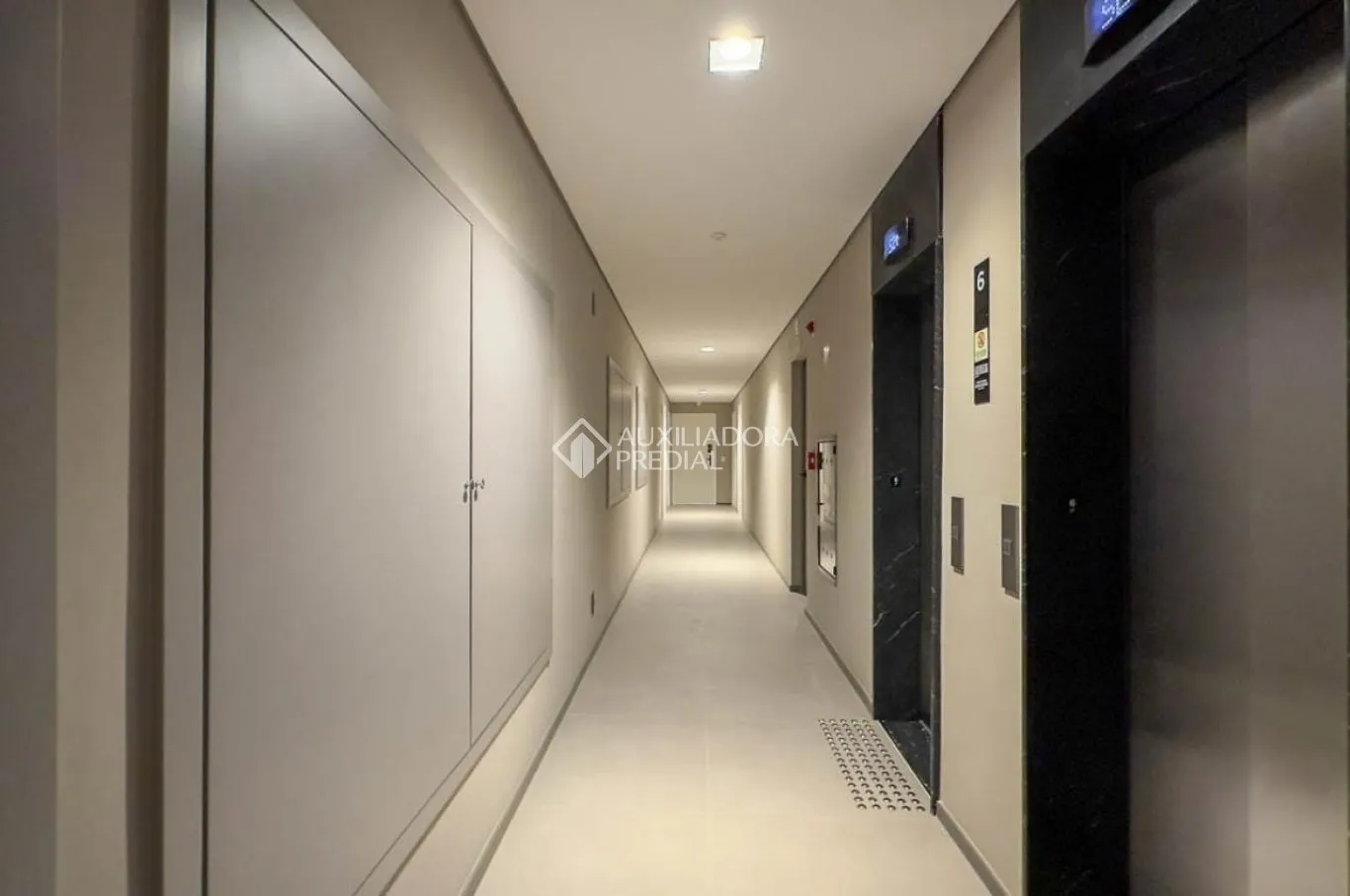 2-bedroom apartment with open kitchen and gas stove — photo 33