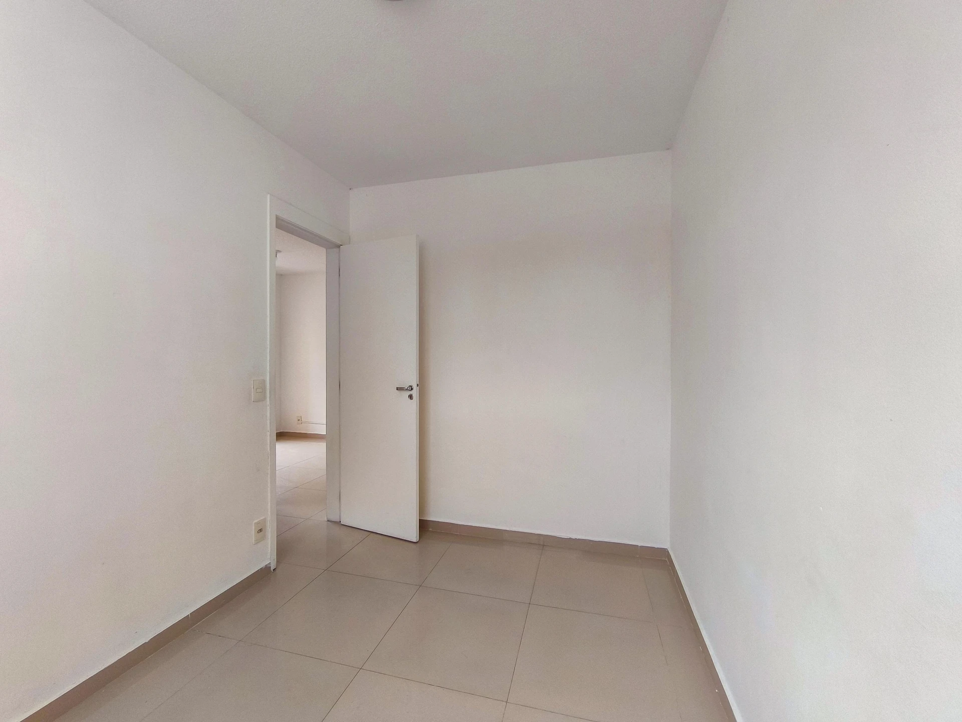 Apartamento de 2 quartos em condomínio com piscina — photo 41