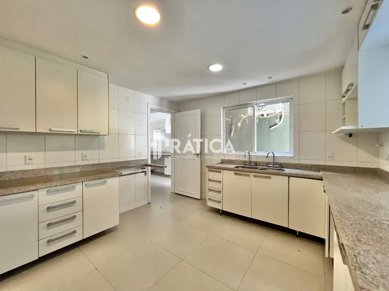 House with 5 bedrooms and a 24-hour concierge — photo 12