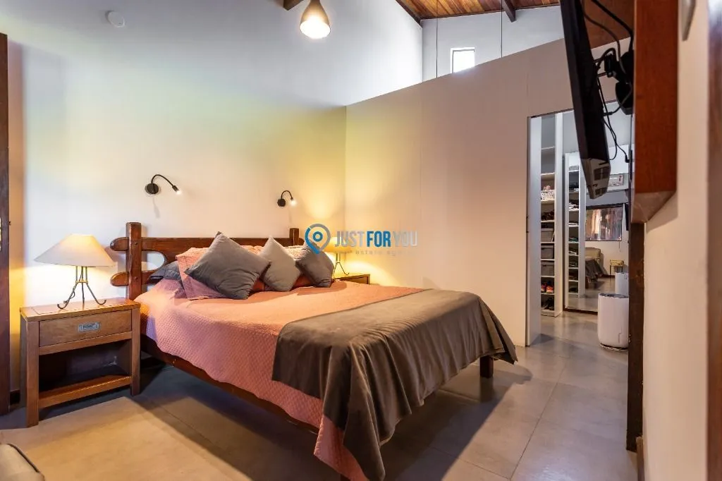 7-bedroom house with a bathtub — photo 19