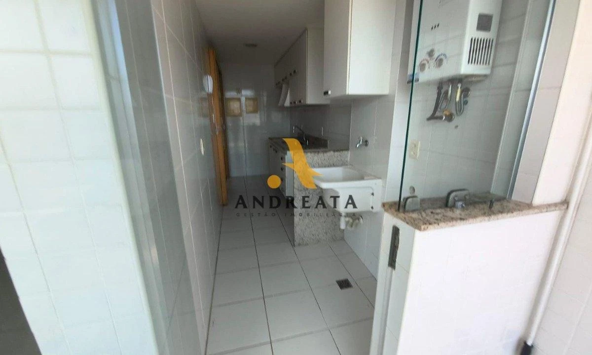 3-bedroom apartment with suite and enclosed balcony — photo 32