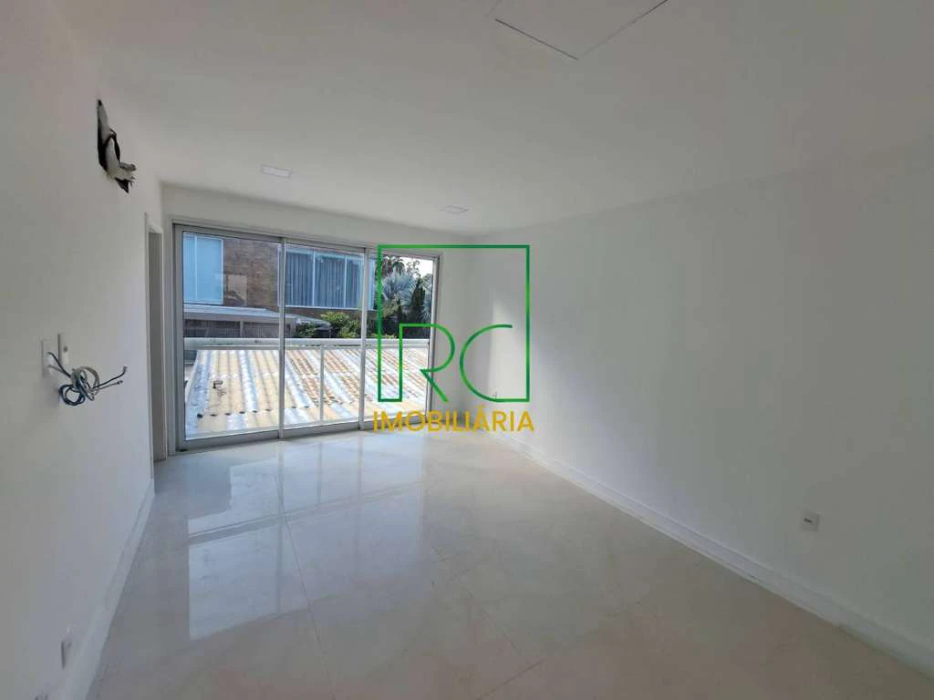 Condominium house with 6 en-suite bedrooms and garden — photo 14