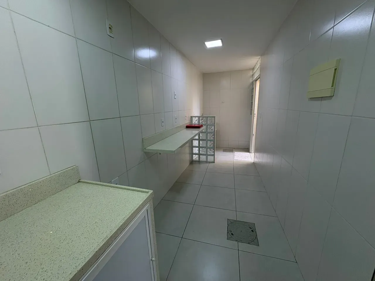 Unfurnished apartment with a closed-off kitchen — photo 7