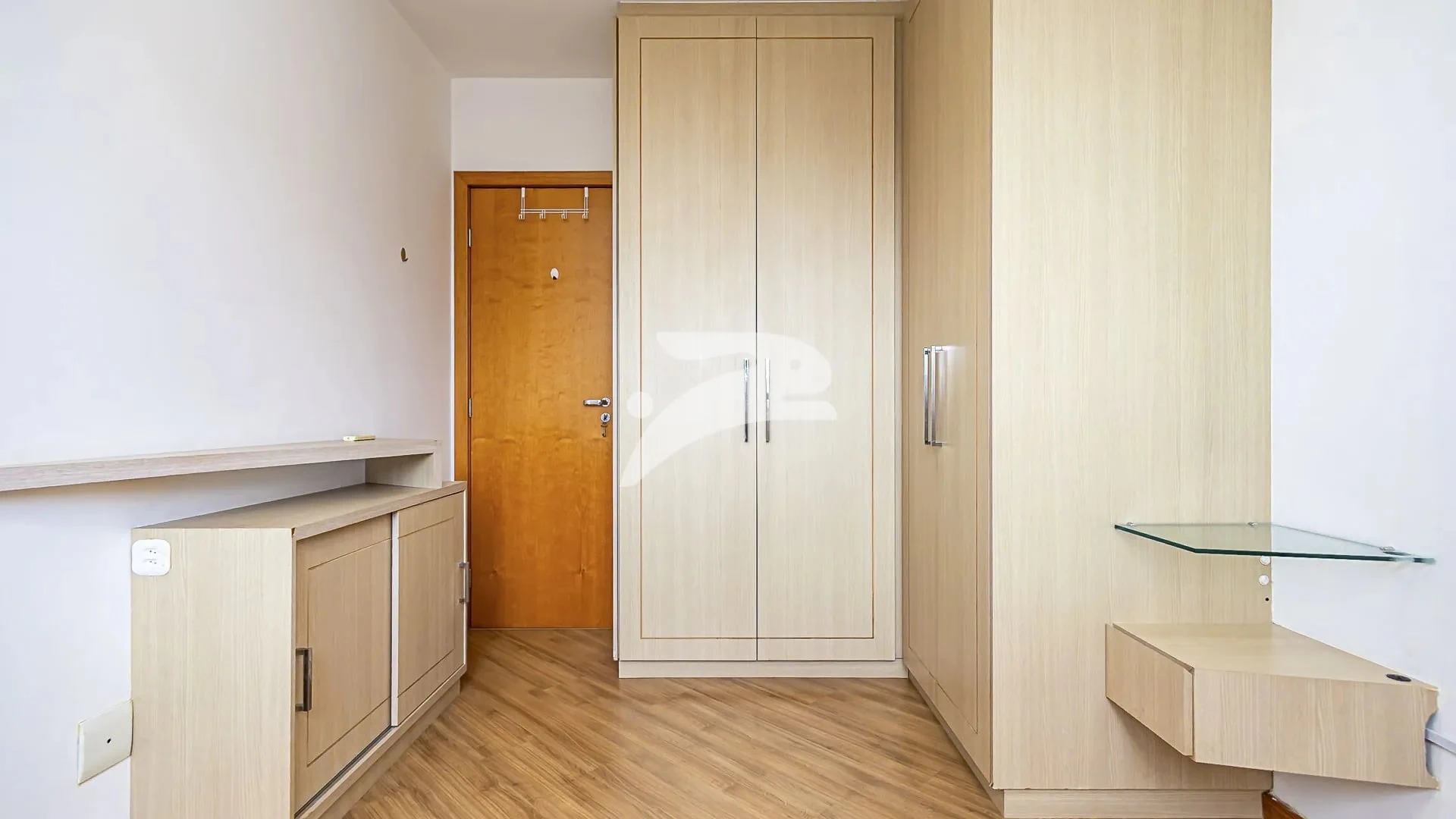 Furnished 1-bedroom apartment with covered parking — photo 18