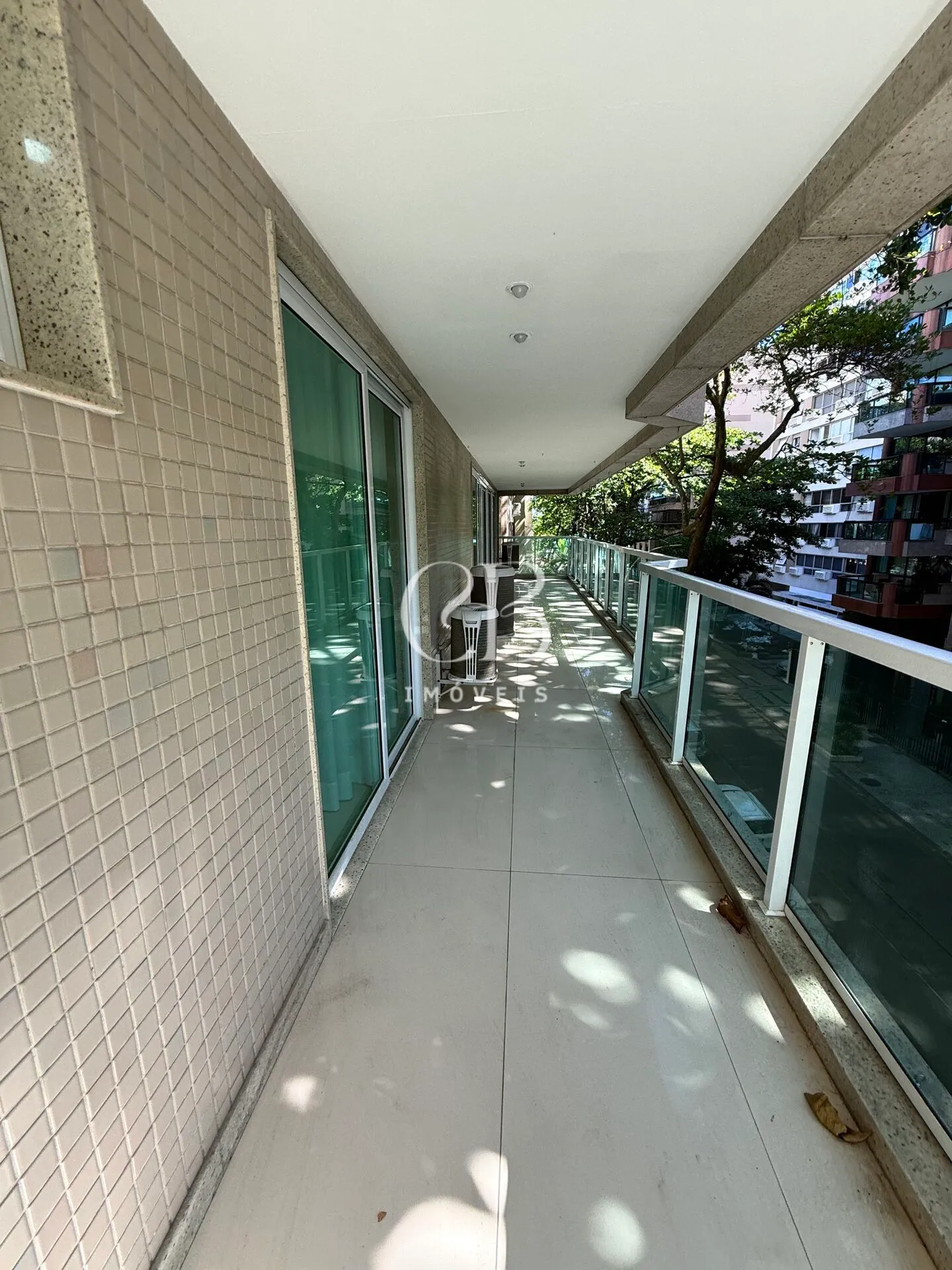 Apartment with 4 bedrooms and a balcony in great condition — photo 26