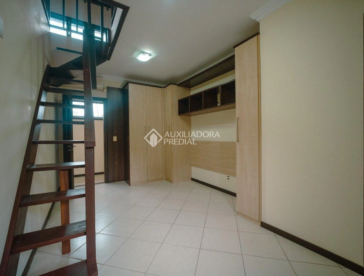 1723 m² house with a bathtub and a grill on the balcony — photo 38