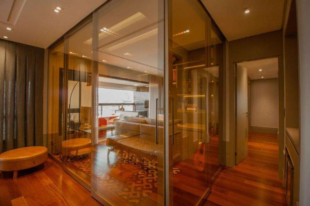 Home office in a 4-bedroom apartment, 181 m² — photo 4