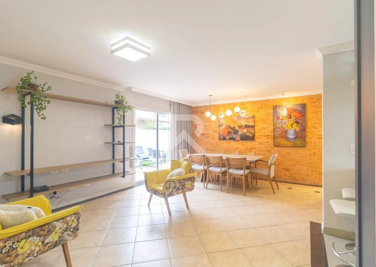 4-bedroom house with a bathtub in Curitiba — photo 10