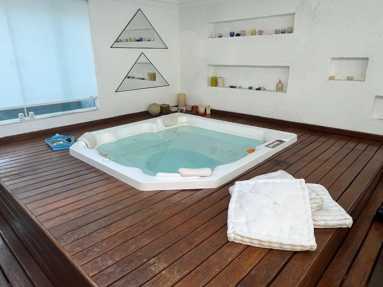 Furnished house with 6 suites, 8 baths and 720 m² — photo 2