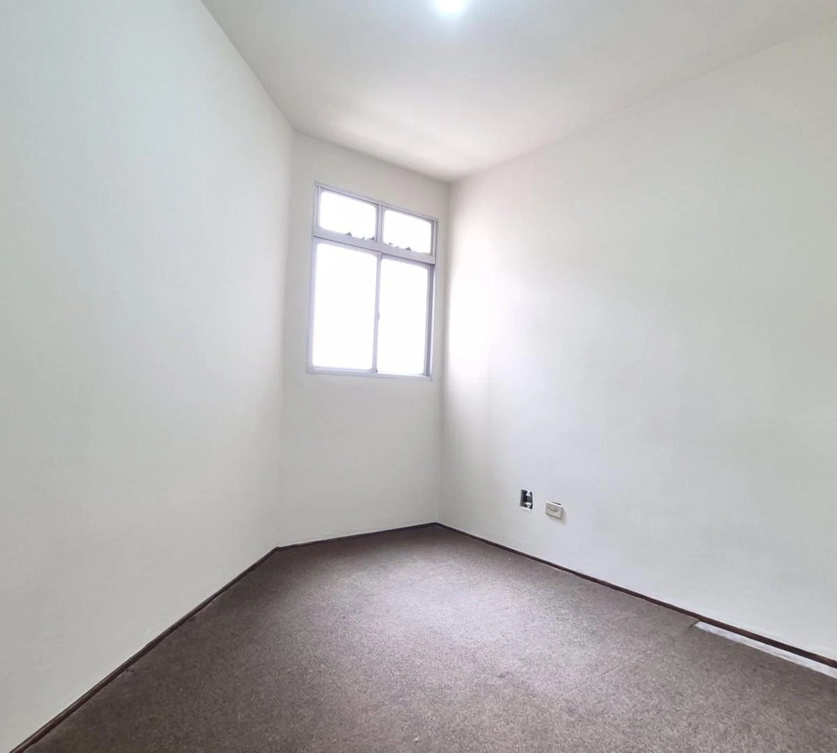 2-bedroom apartment with wood or laminate floors in Curitiba — photo 7