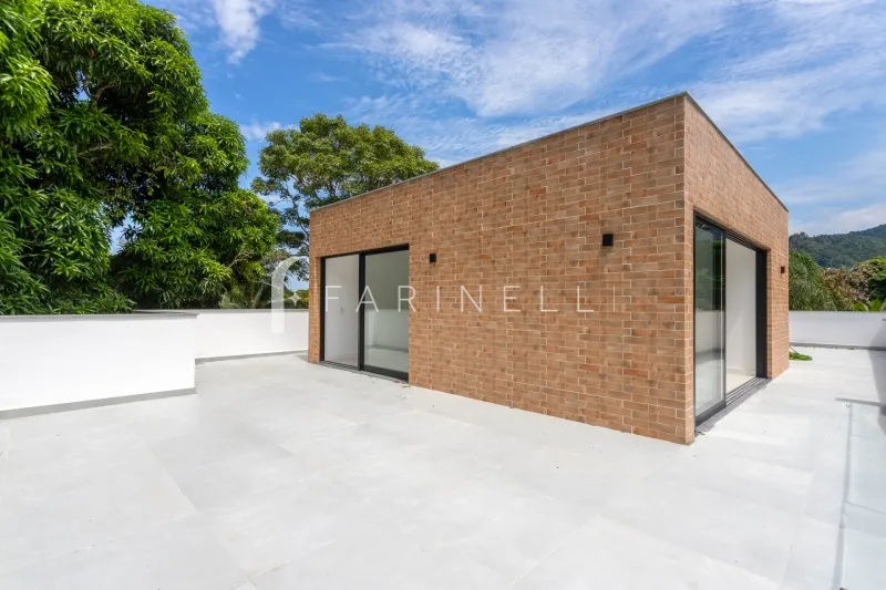 House with 5 bedrooms and open-plan kitchen — photo 54