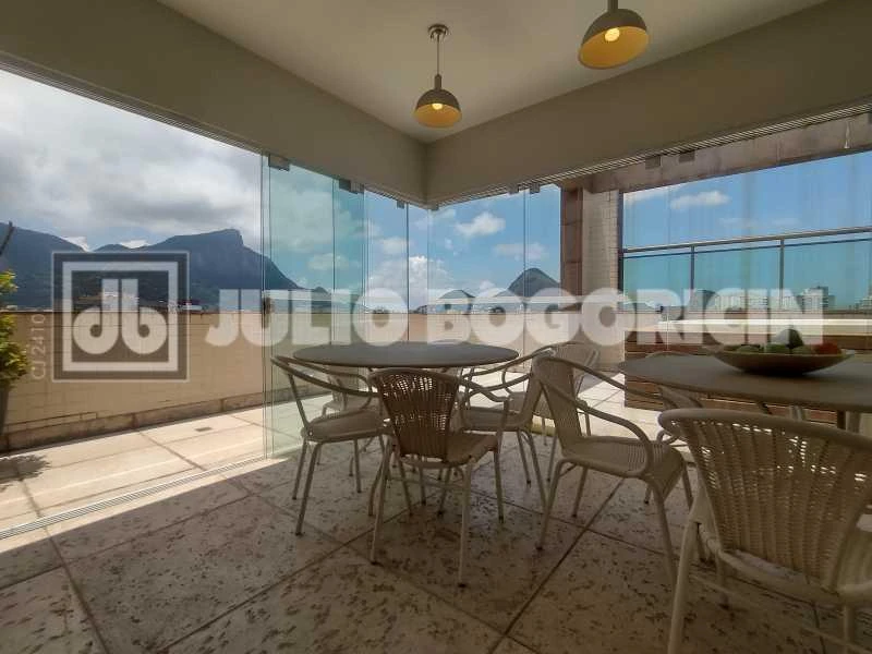 Furnished apartment with 3 bedrooms and a balcony — photo 25
