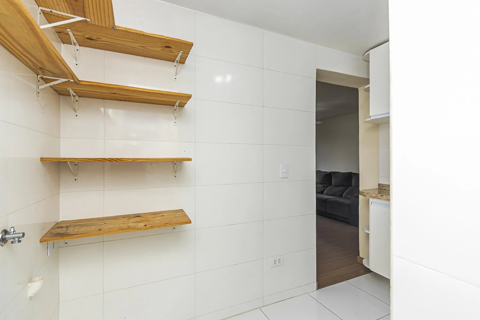 2-bedroom apartment with wood or laminate floors — photo 14