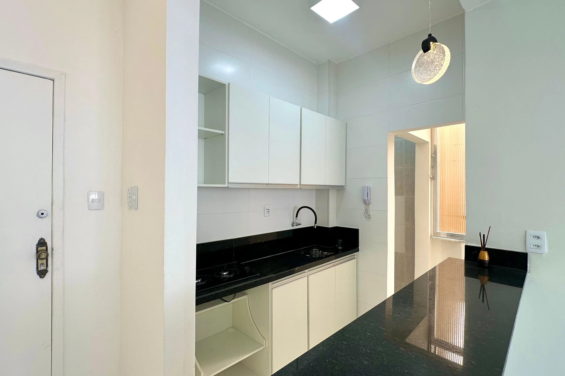 Apartamento com 1 quarto e cozinha americana