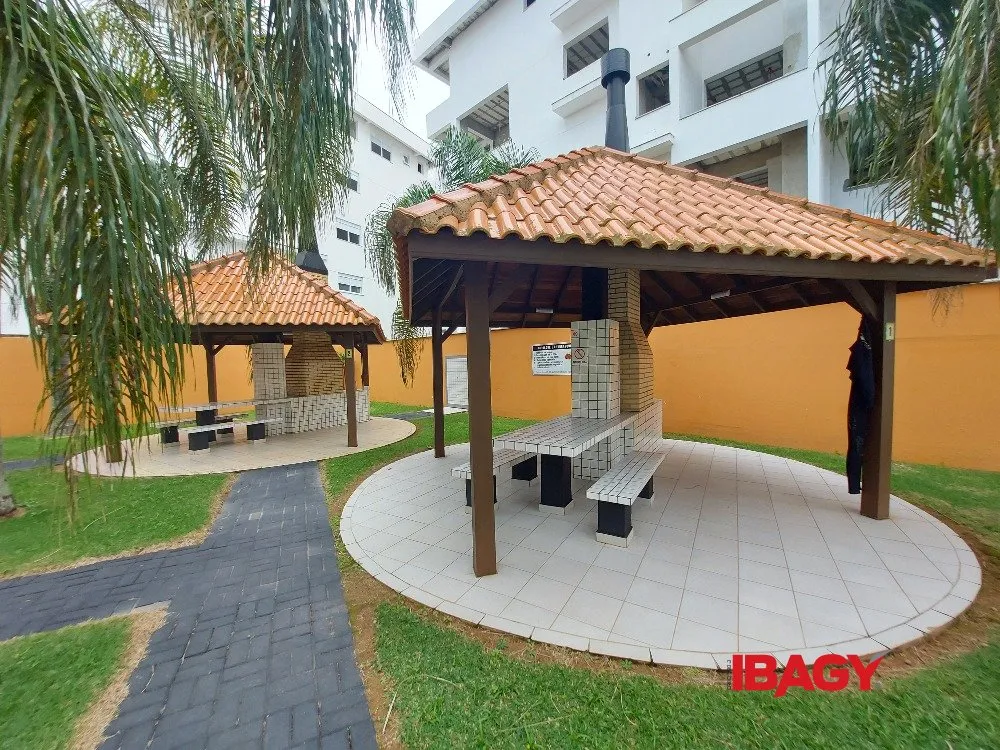 Apartamento de 2 dormitórios com piscina ao ar livre — photo 10