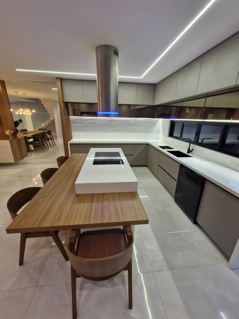 Furnished triplex house with open-plan kitchen and 490 m² — photo 20